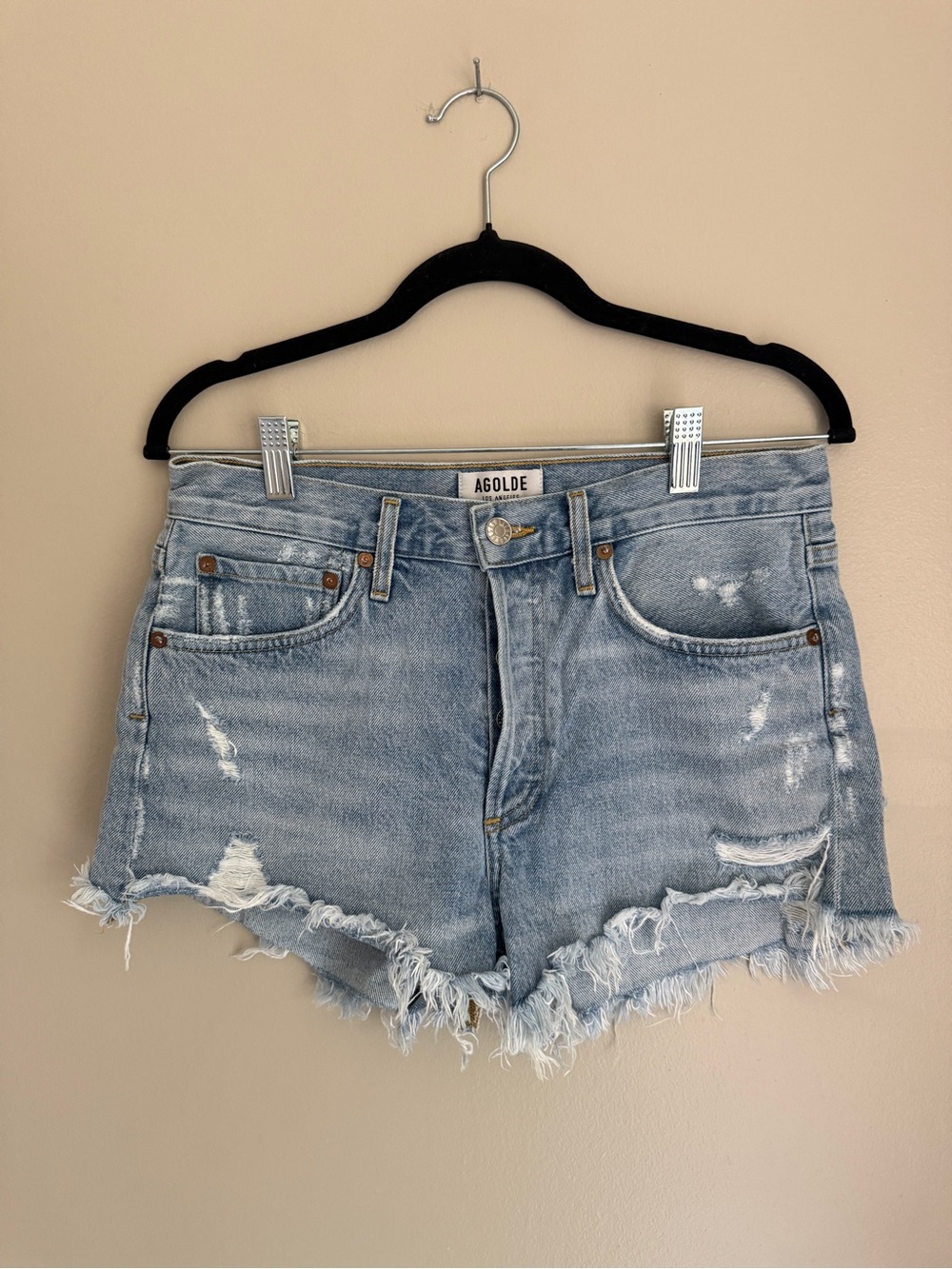 NWOT AGOLDE Light Wash Button Front Distressed Denim Shorts, size 26